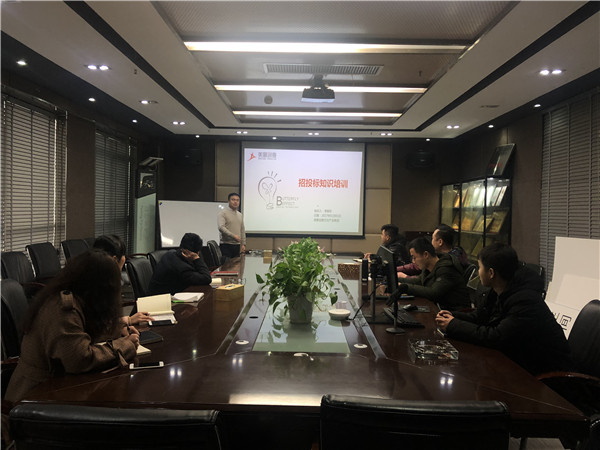 李振東副總在《營銷基礎》課程上引經(jīng)據(jù)典，案例信手拈來，語言平實生動，讓營銷部的新同事們受益頗多。